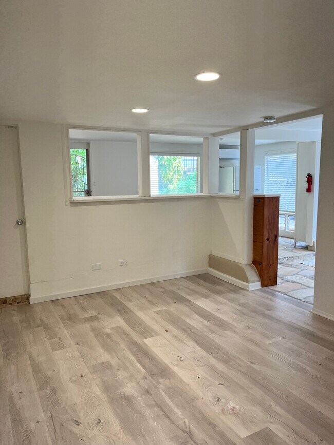 Living to kitchen - 99-1053 Halawa Heights Rd