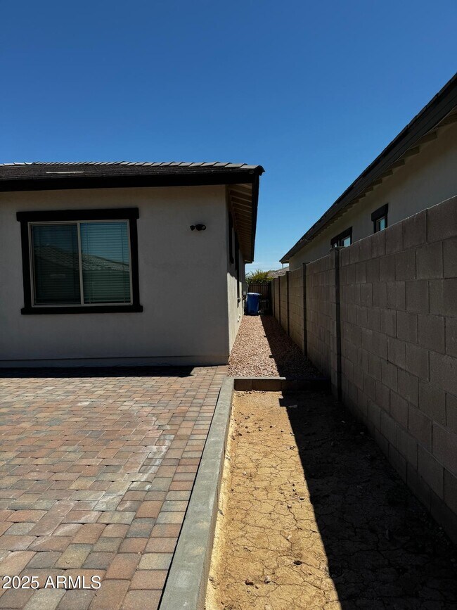 Building Photo - 5526 N 107th Ln