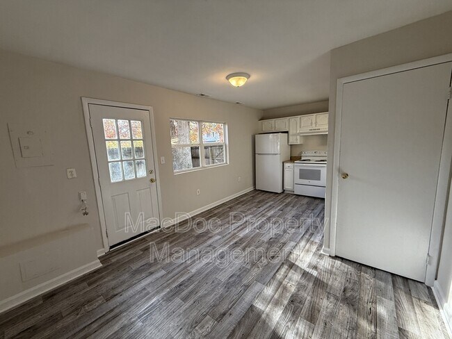 Building Photo - 914 Anvil Rd