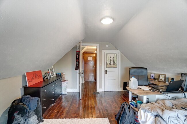 Building Photo - 350 Volkert St