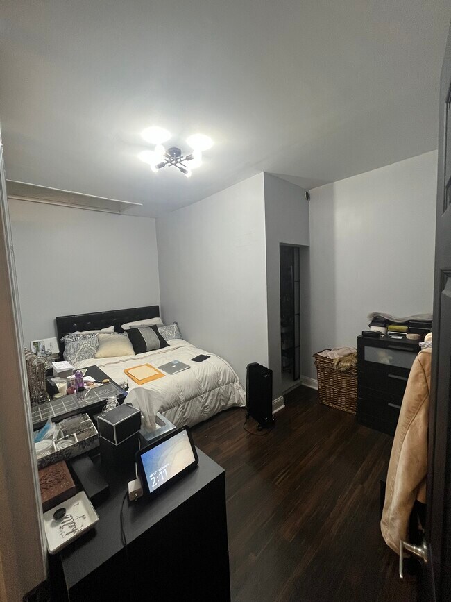 Building Photo - 207 Main St