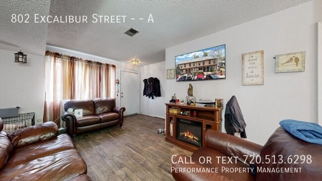 Building Photo - 802 Excalibur St