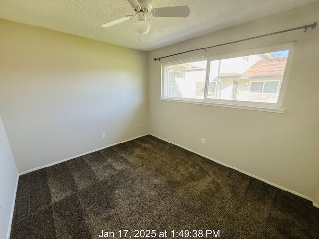 Building Photo - Cute Quadplex Unit with Long Term Lease