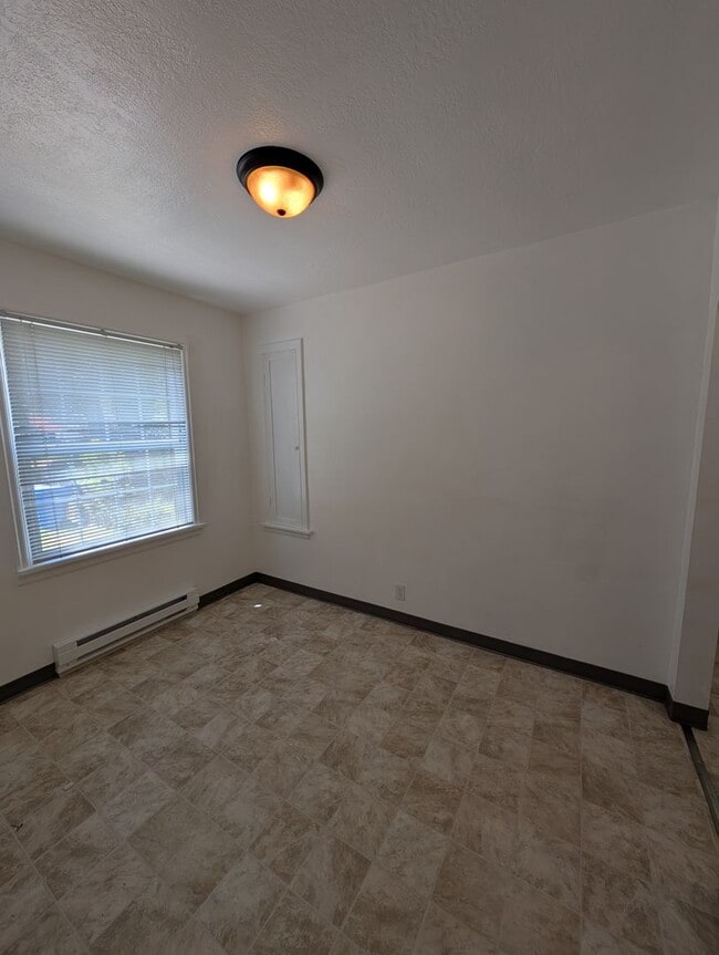 Building Photo - 428 S 10th Ave