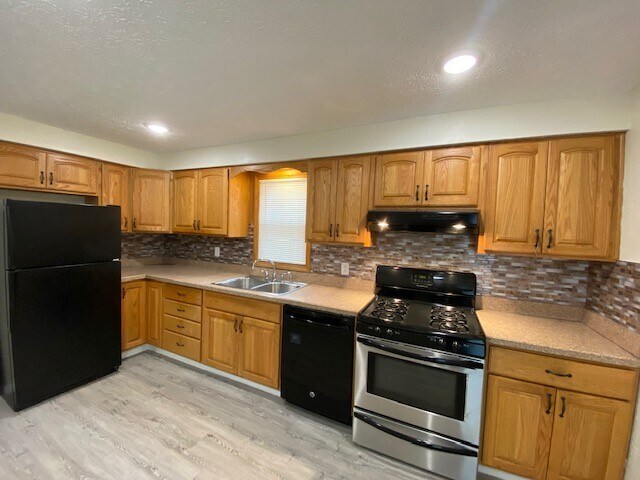 Kitchen - 1967 E 126th St