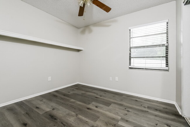 Building Photo - 10119 Deepbrook Dr