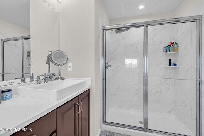 Building Photo - 2002 Evans Ln