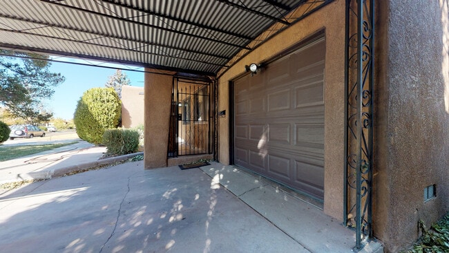 Building Photo - UPTOWN 3/BD 2/BA 1/CP WORKSHOP