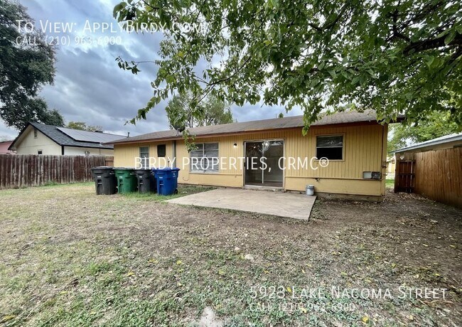 Building Photo - *4 Bed, 2 Bath Home Located in Lakeside**