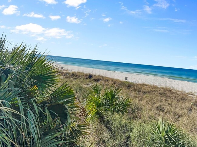 Building Photo - Amazing 3-Bed Condo with HUGE porch on the beach