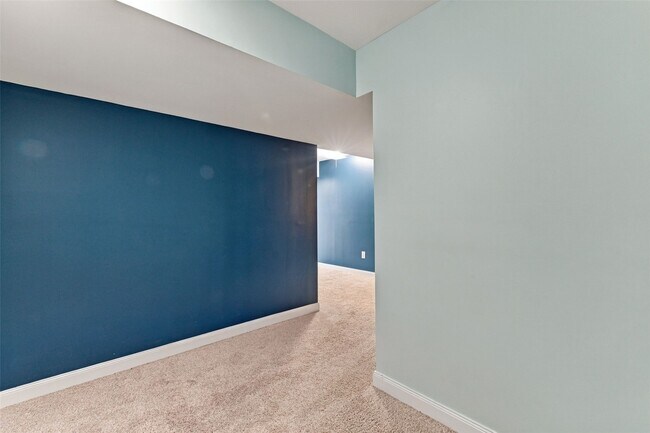 Building Photo - 621 Falling Brook Dr