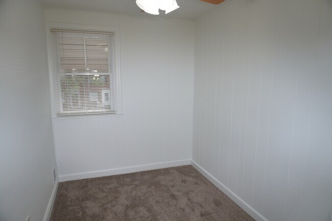 Building Photo - 137 Riverthorn Rd
