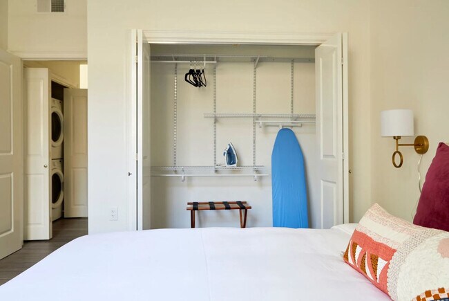 Building Photo - 800 Gravier St