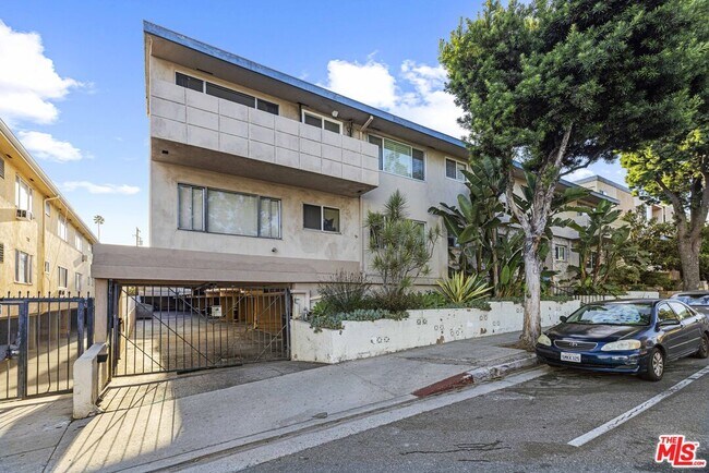Building Photo - 1435 N Fairfax Ave