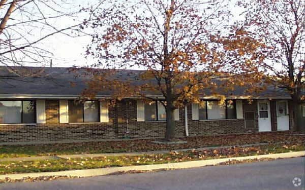 Primary Photo - Lake Manor Apartments