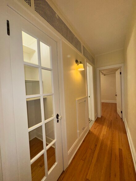 Building Photo - 2050 W Farwell Ave