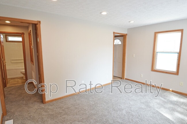 Building Photo - 2473 Renwood Pl