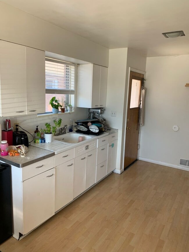 Building Photo - 1 Shared Spot Available for Fall 2026