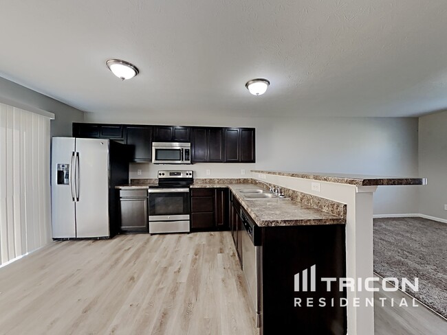 Building Photo - 887 Brookshire Dr