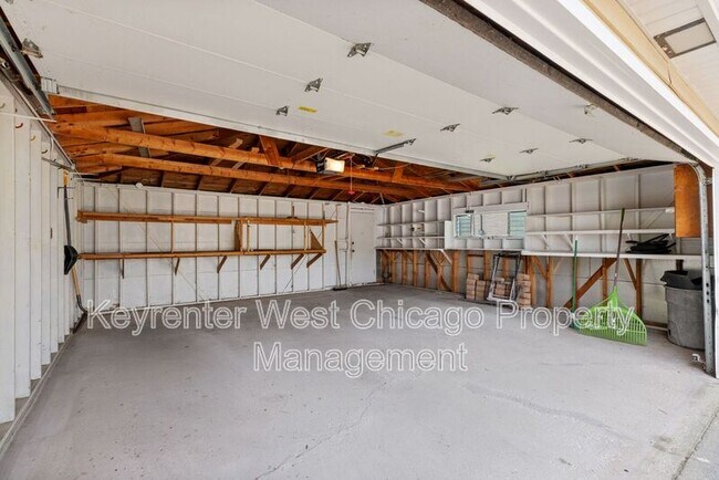 Building Photo - 4201 Prairie Ave
