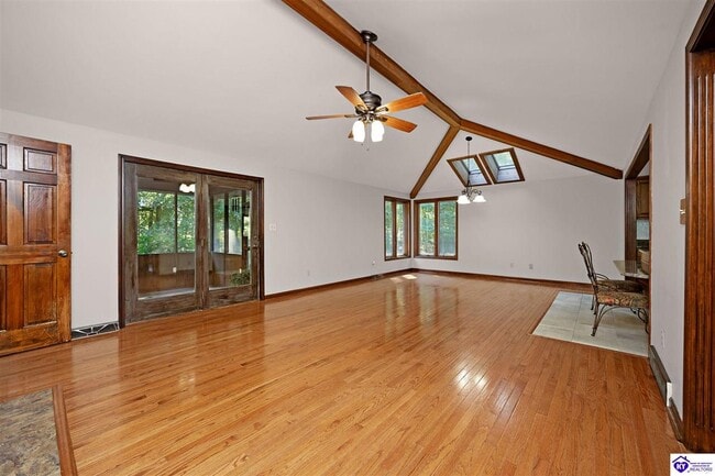 Building Photo - 306 Forest Trce