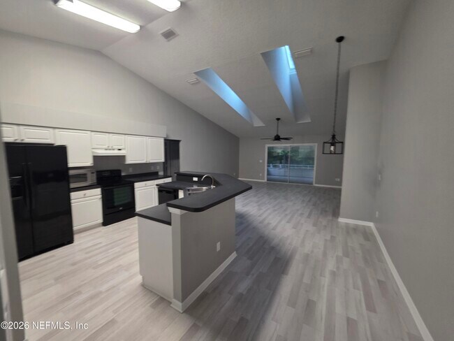 Building Photo - 8219 Teaticket Dr