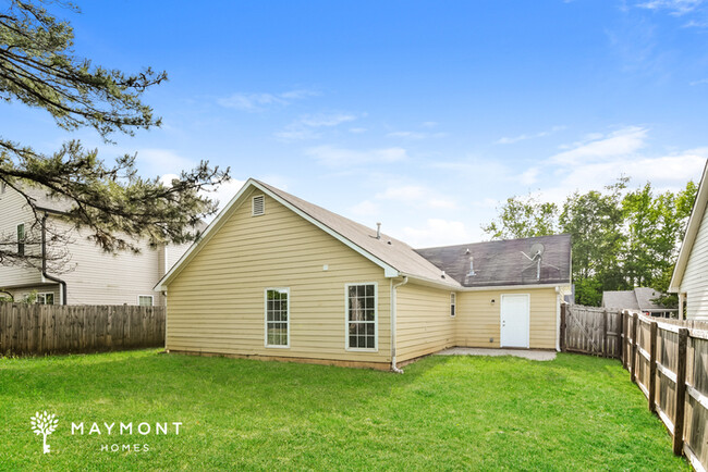 Building Photo - Bright 3 Bedroom Home