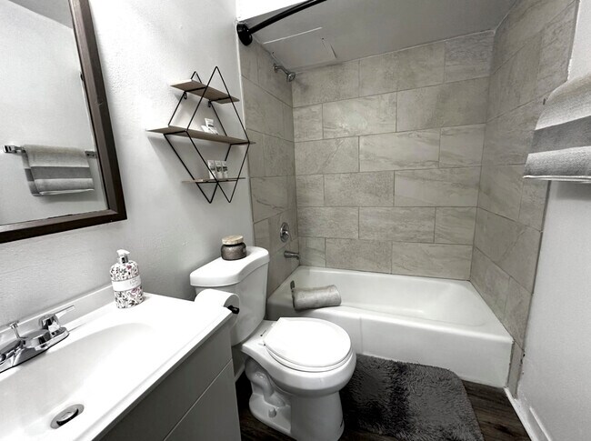 Building Photo - 4815 Creek View Rd