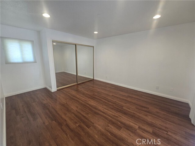 Building Photo - 9388 Valley View St