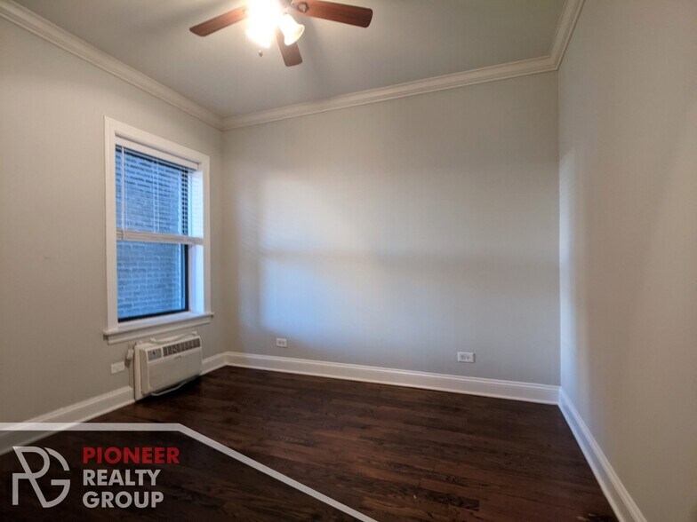 Building Photo - 736 W Addison St