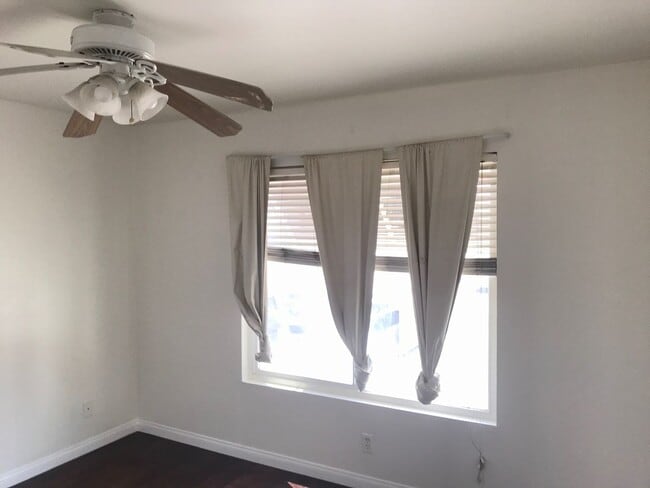 Building Photo - 3 Bedroom Townhome for Lease in Highly Des...