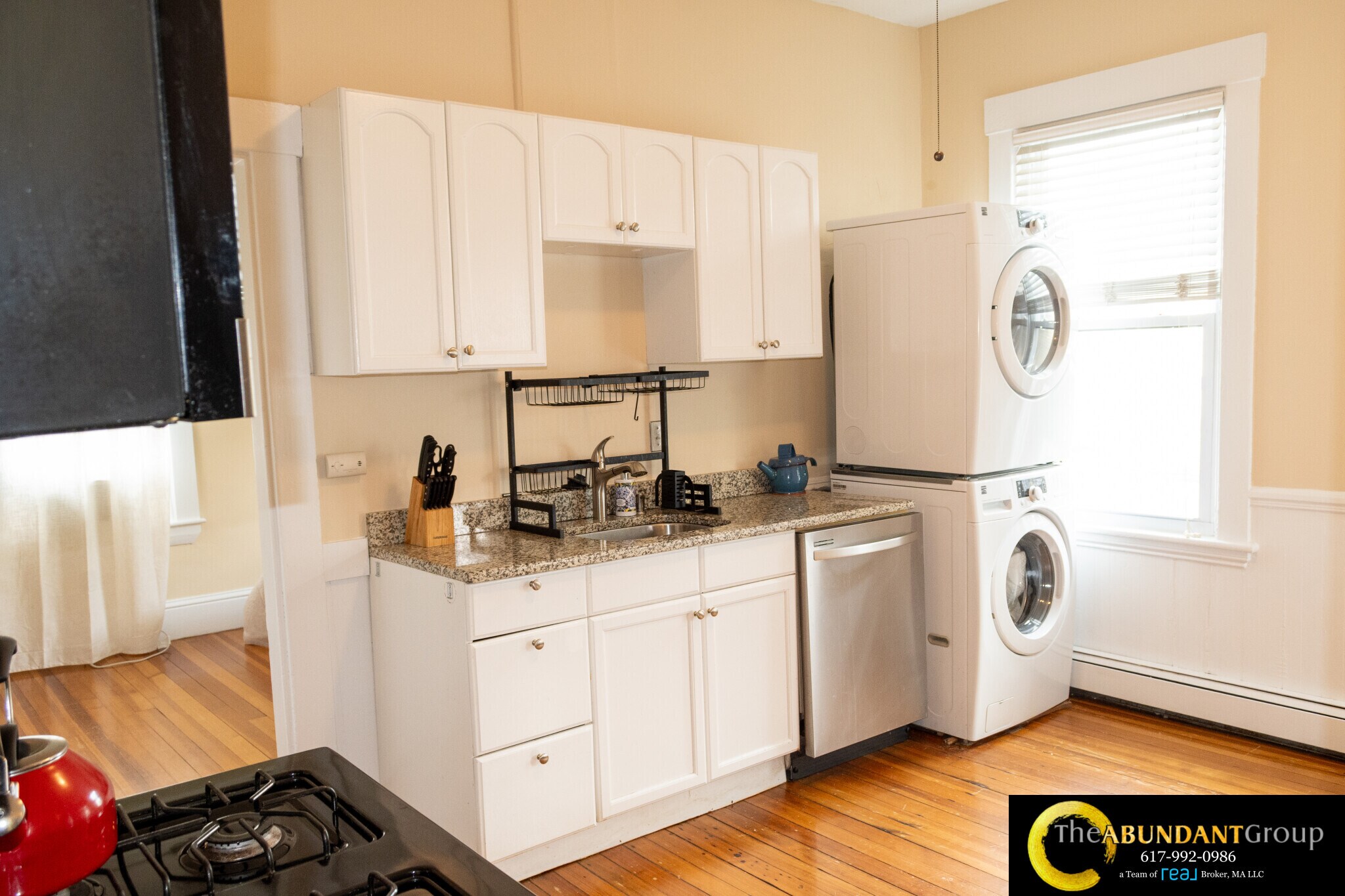 Building Photo - 133 Otis St