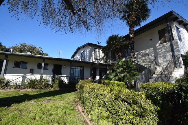 Building Photo - 6300 Coldwater Canyon Ave