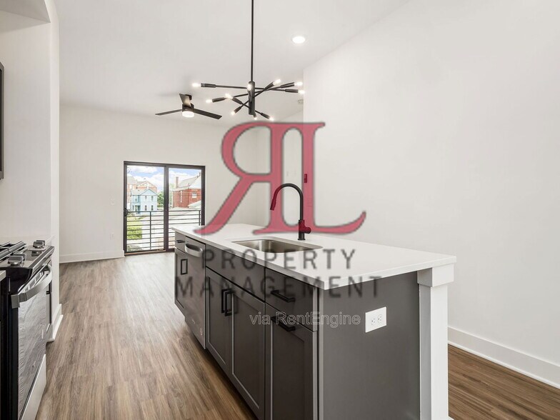 Building Photo - 1096 Oak St