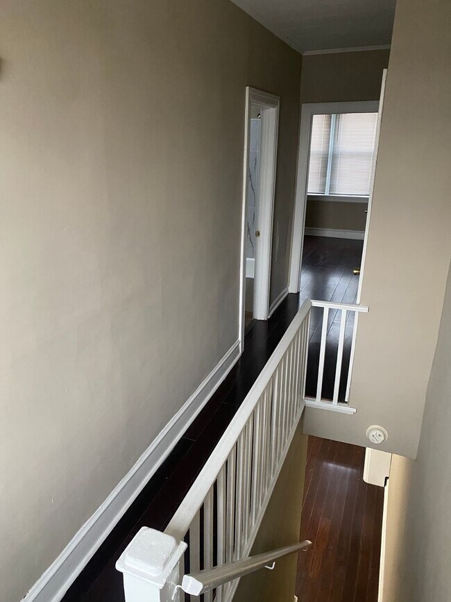 Building Photo - 170 W Thelma St