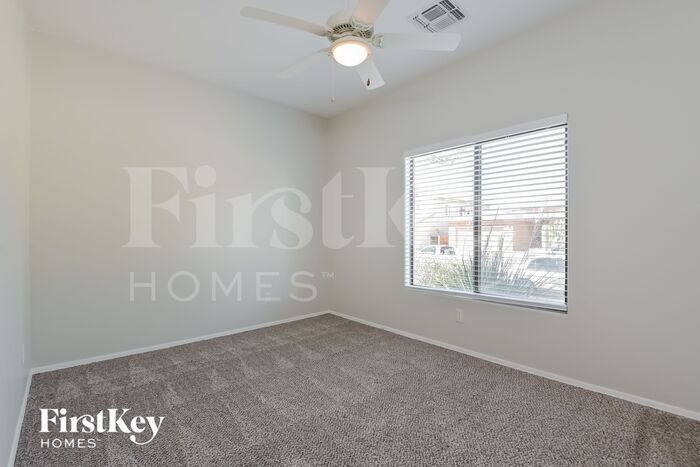 Building Photo - 10588 E Oakbrook St