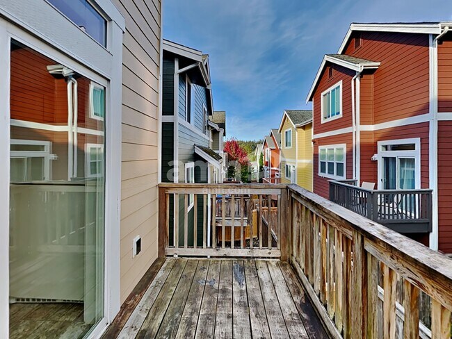 Building Photo - 125 Wild Rose St