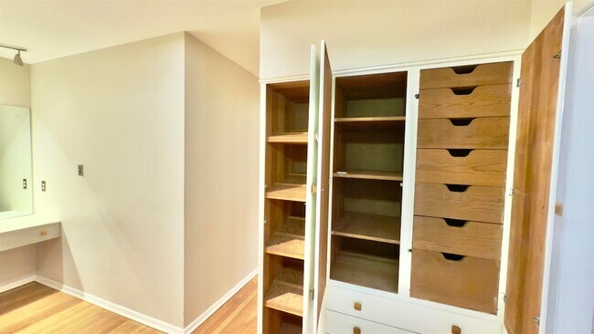 Building Photo - 5209 Walnut Grove Rd