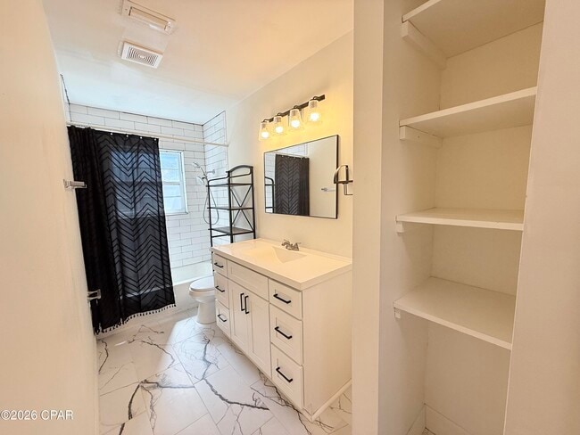 Building Photo - 808 Forestdale Ave