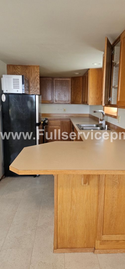 Building Photo - Quiet and charming 1 bedroom 1 bath DS apartment in Redondo Beach house