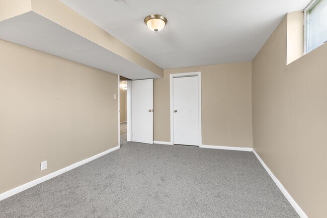 Building Photo - Lovely 3 bedroom home available soon!