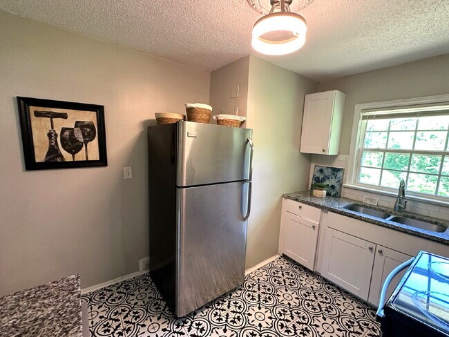 Building Photo - Beautifully Updated Decatur Home with Spacious Backyard