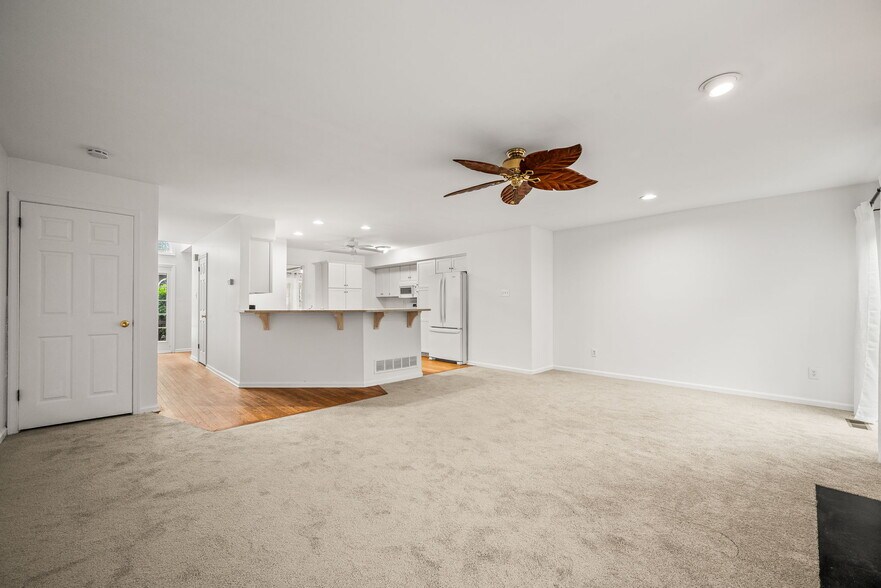 Building Photo - 267 Fox Run