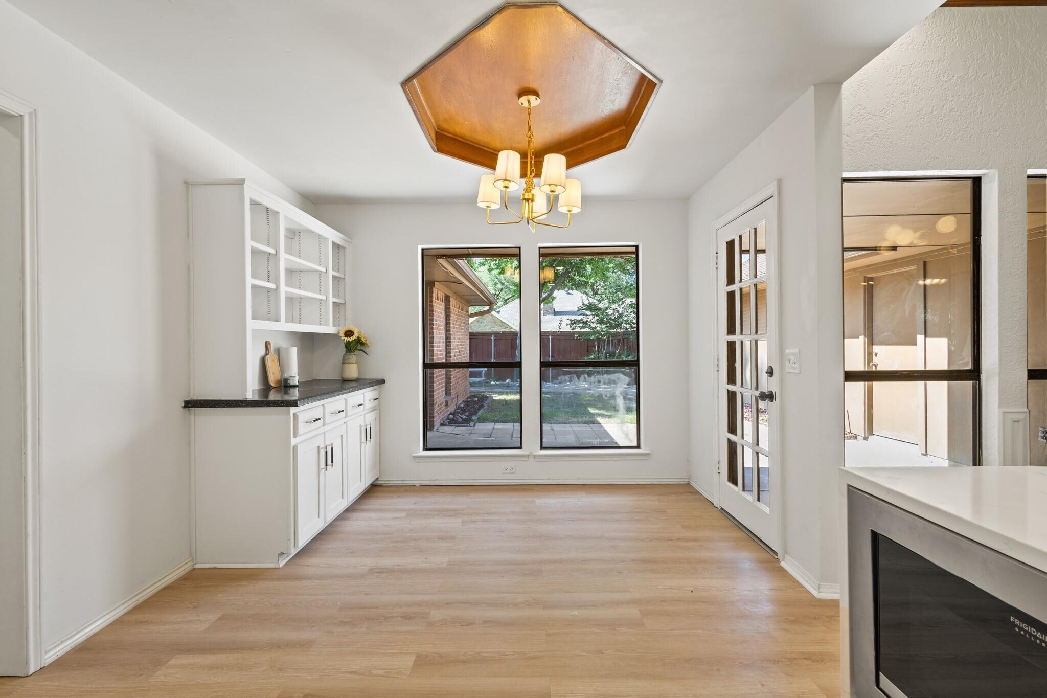 Building Photo - 3948 Camino Dr