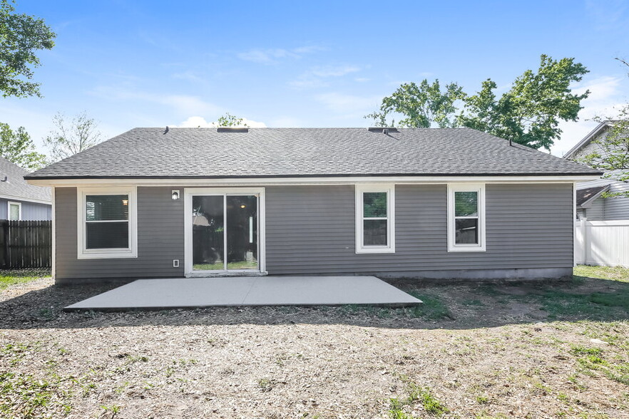 Building Photo - 7619 Pimmit Hills Dr