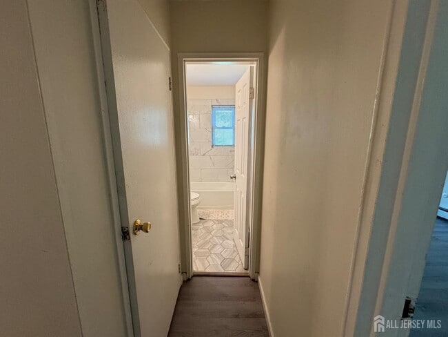 Building Photo - 289 Main St