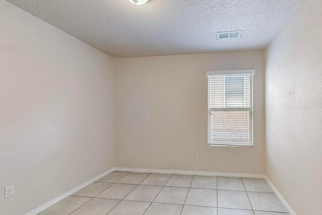 Building Photo - 1131 Desert Sunflower Dr NE