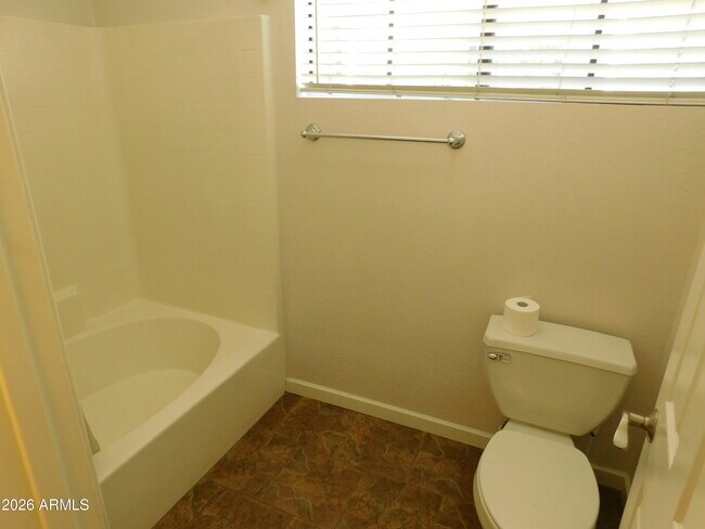 Building Photo - 1001 N Pasadena