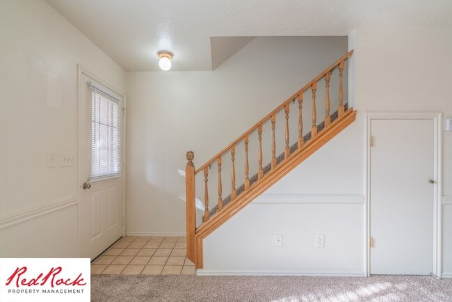 Building Photo - Charming 2 Bedroom Townhome