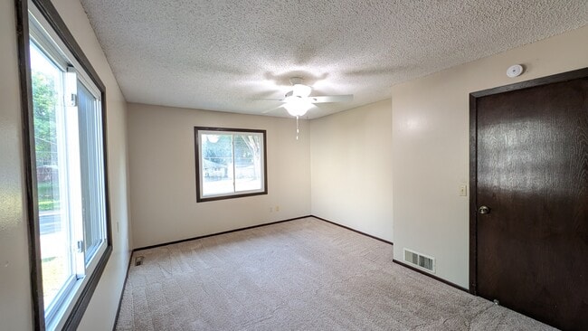 Building Photo - 419 Butler Ave E